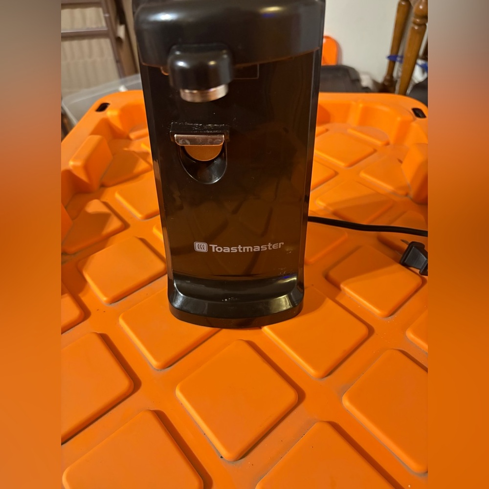 Toastmaster Black Electric Can Opener